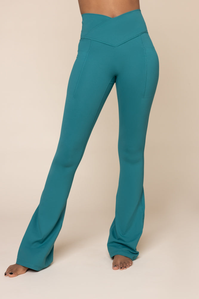 Crisscross Hourglass Flared Leggings with Pockets - Emerald Clearance Cheap Online