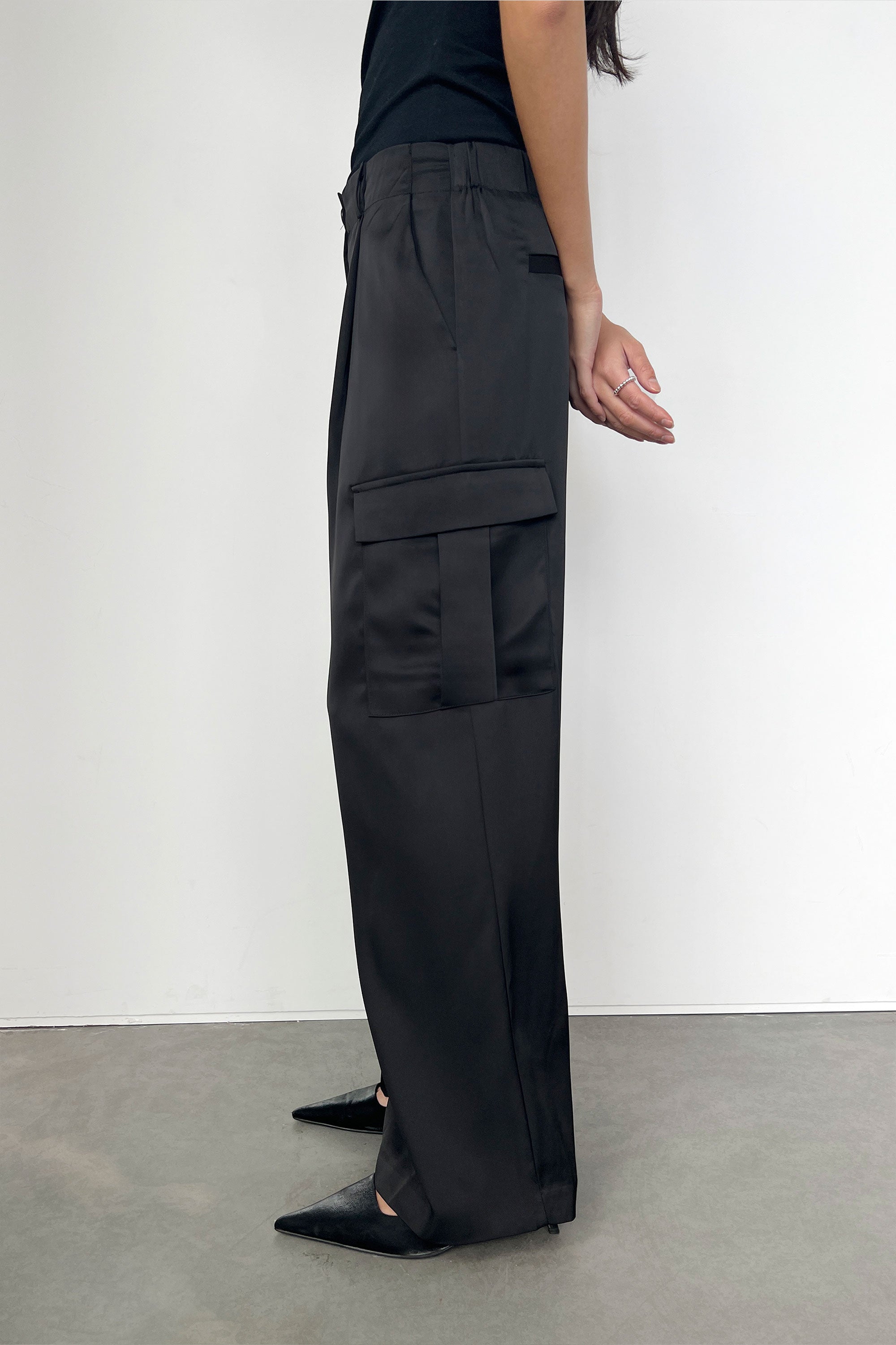 SATIN TROUSERS WITH CARGO POCKETS Official