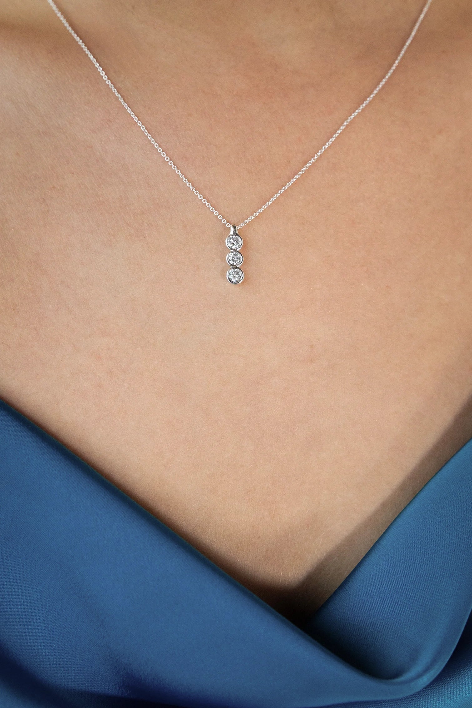 TRIPLE ZIRCONIA PENDANT NECKLACE Manchester Sale Online