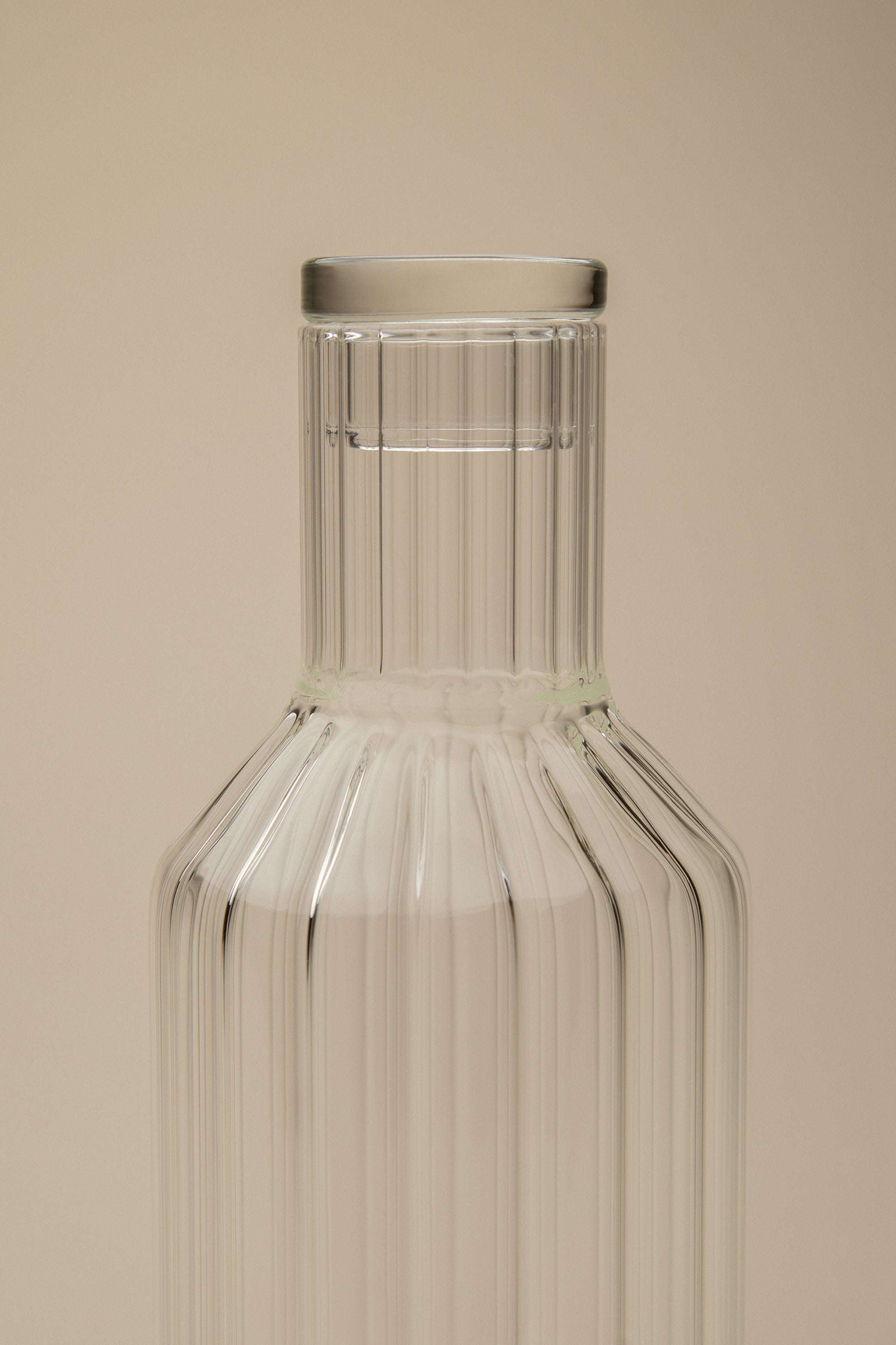 FLUTED CARAFE Reliable