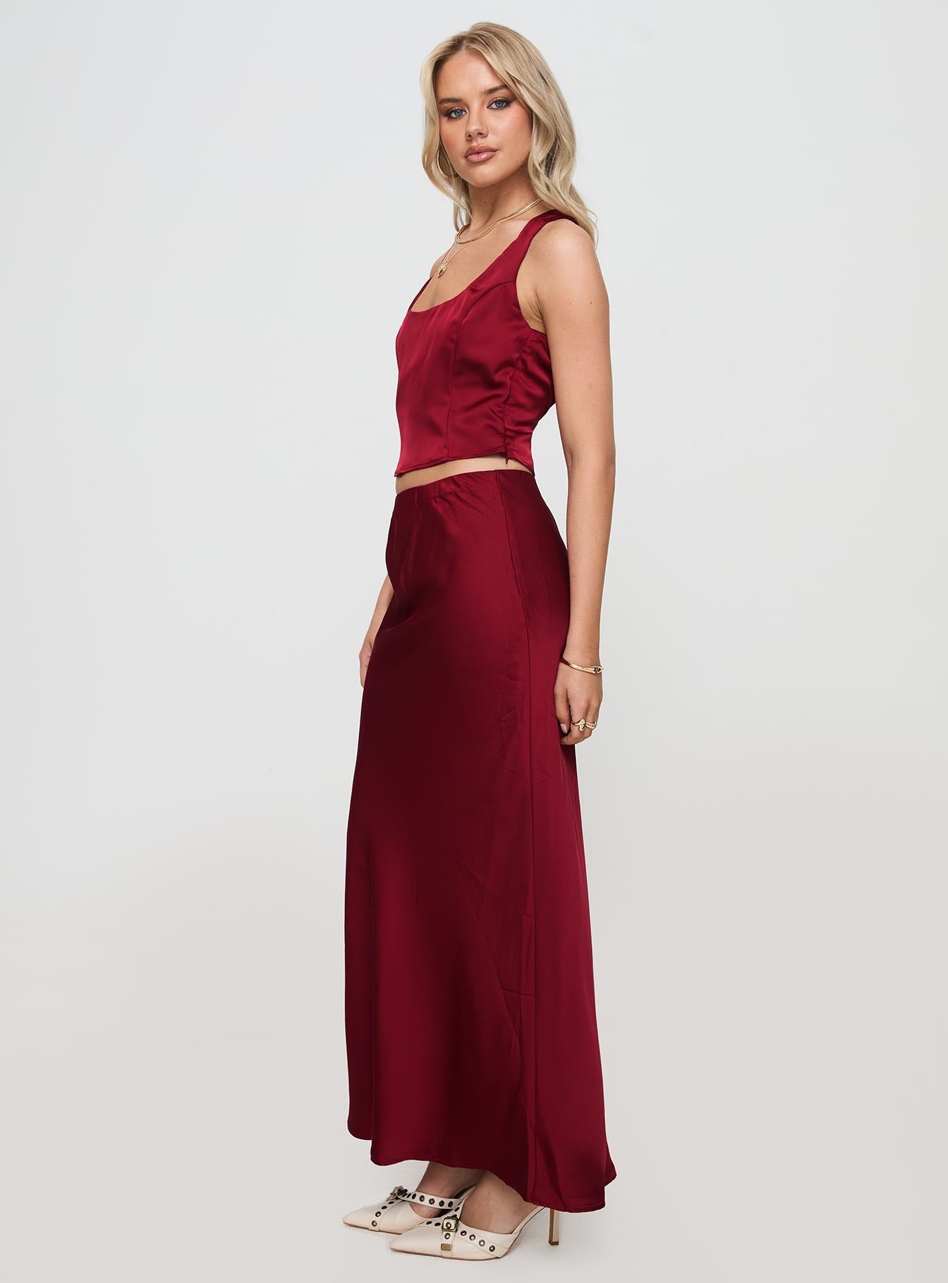 Quixotic Set Maroon Outlet Sale Online