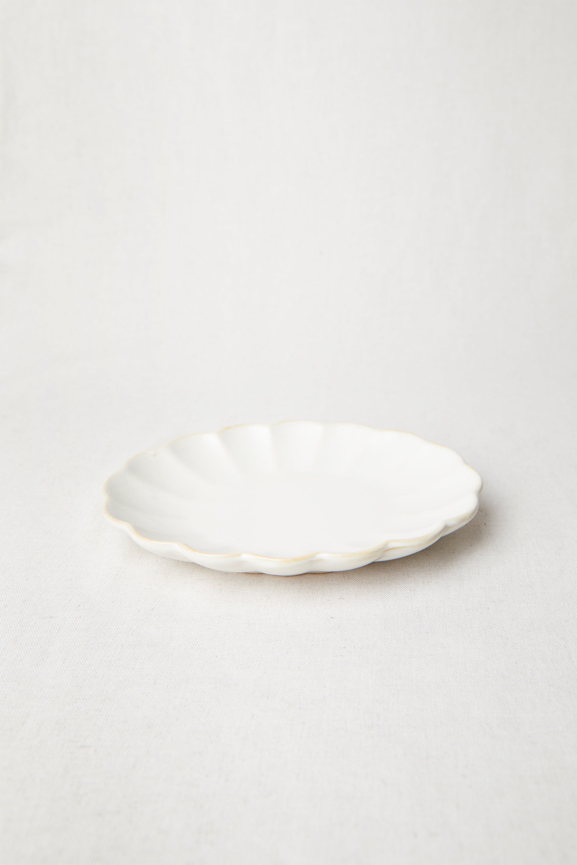 SCALLOPED SIDE PLATE 100% Authentic