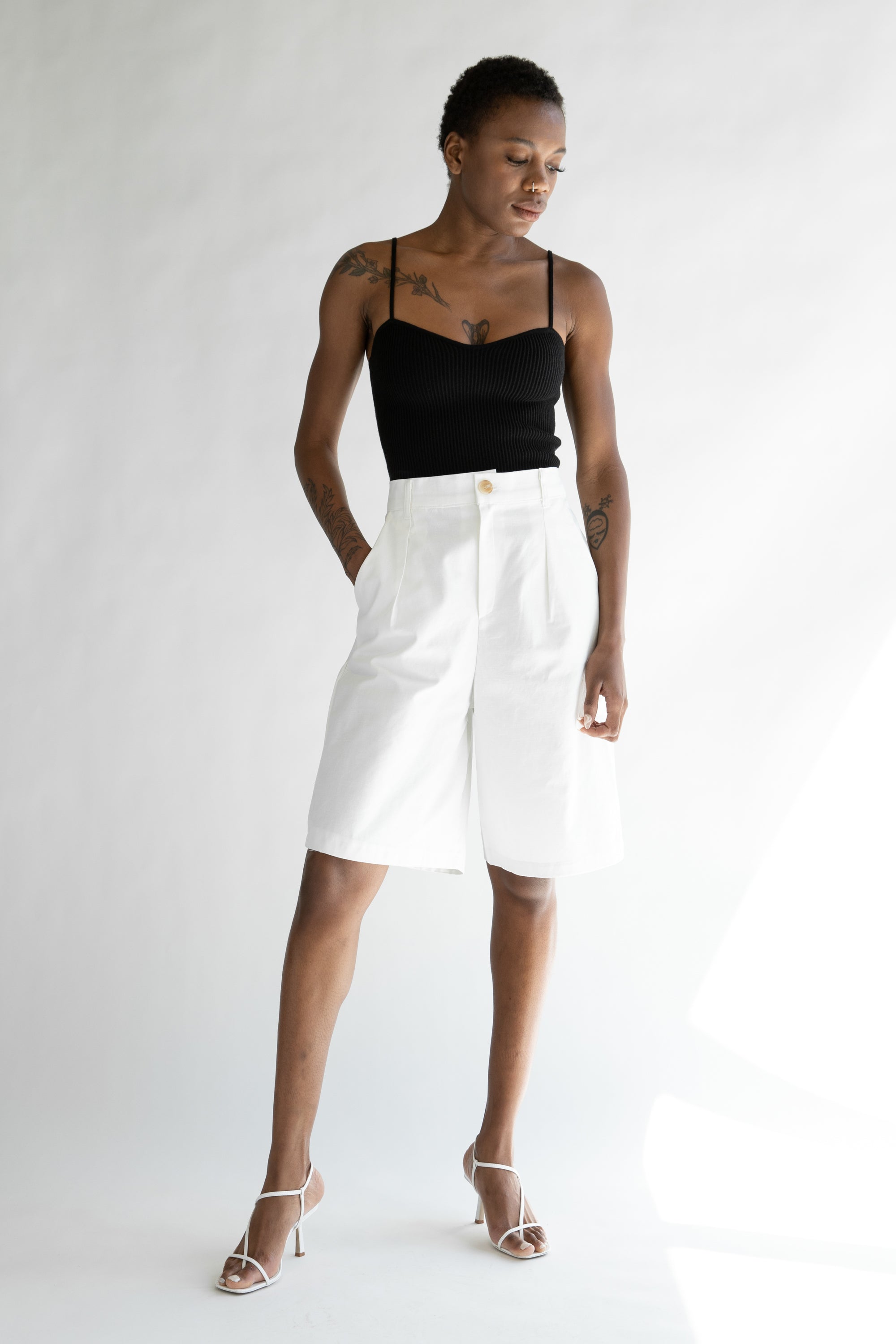 FRONT PLEAT BERMUDA SHORT Outlet Cheap