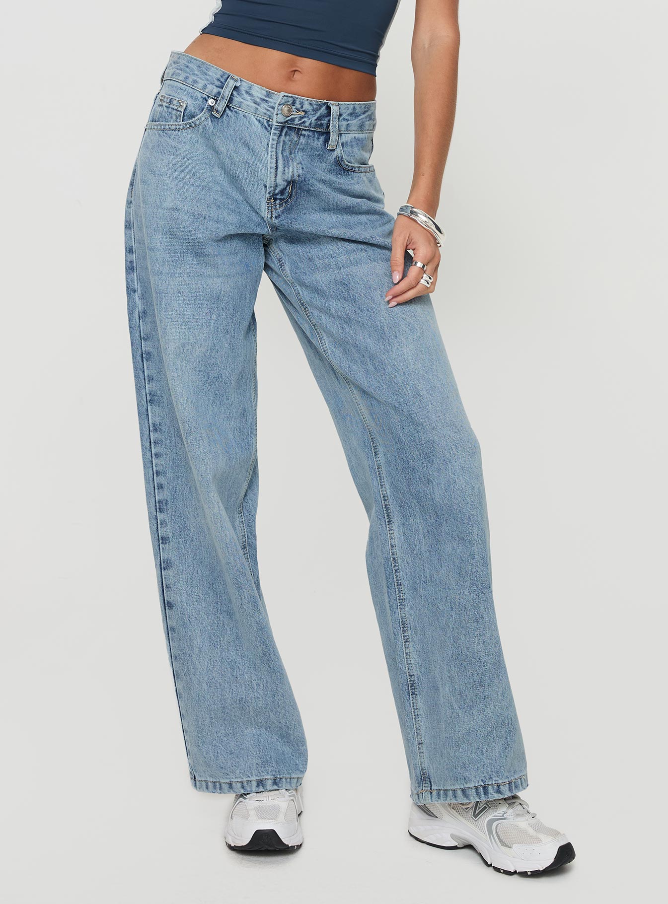 Serenitia Mid Rise Relaxed Jeans Light Wash Petite Wide Range Of Online