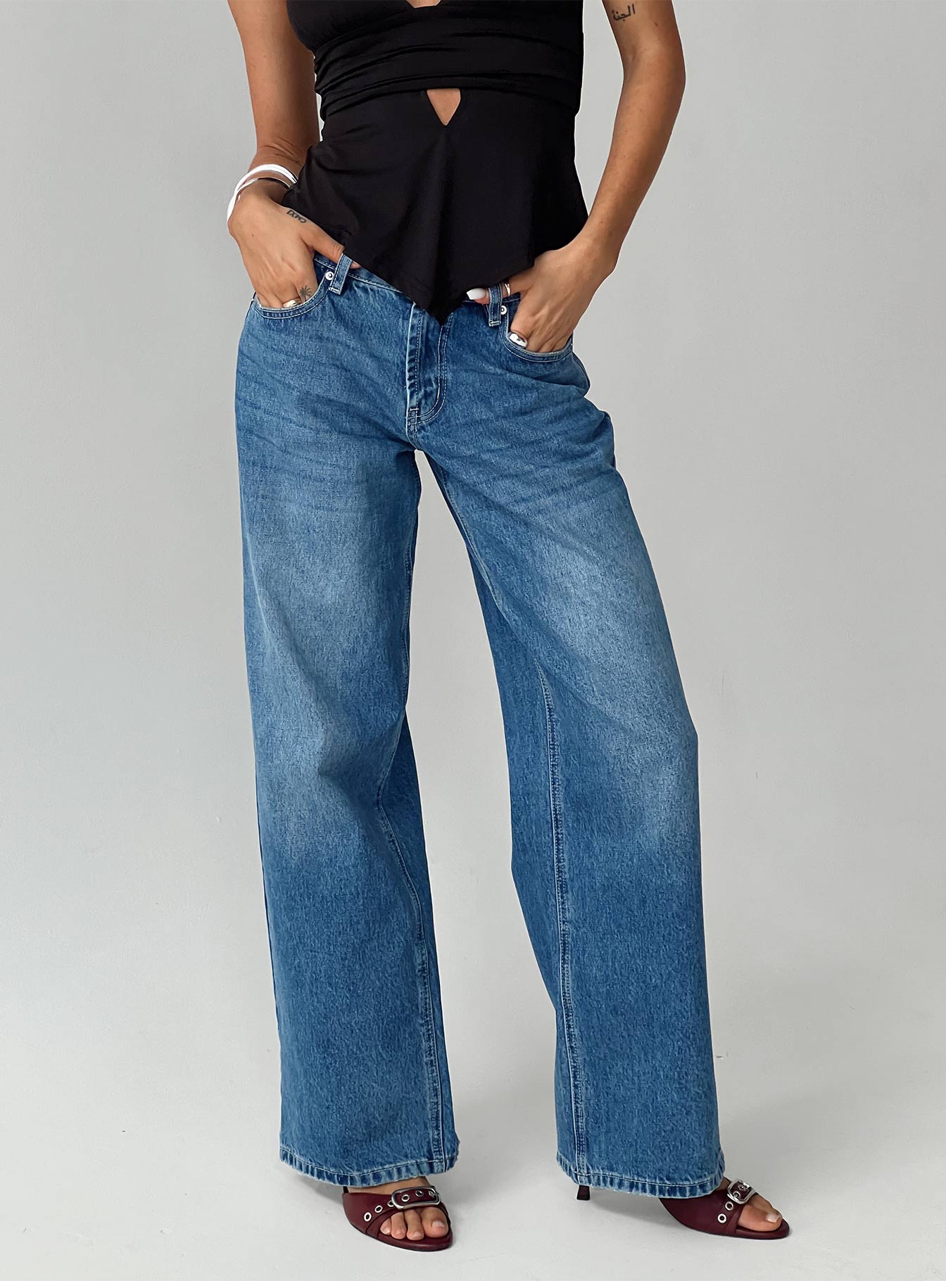 Serenitia Mid Rise Relaxed Jeans Mid Blue Wash Discount Sale Online